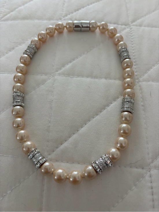 Jewelry - Elegant  Pearl Bead Necklace with Silver Accents